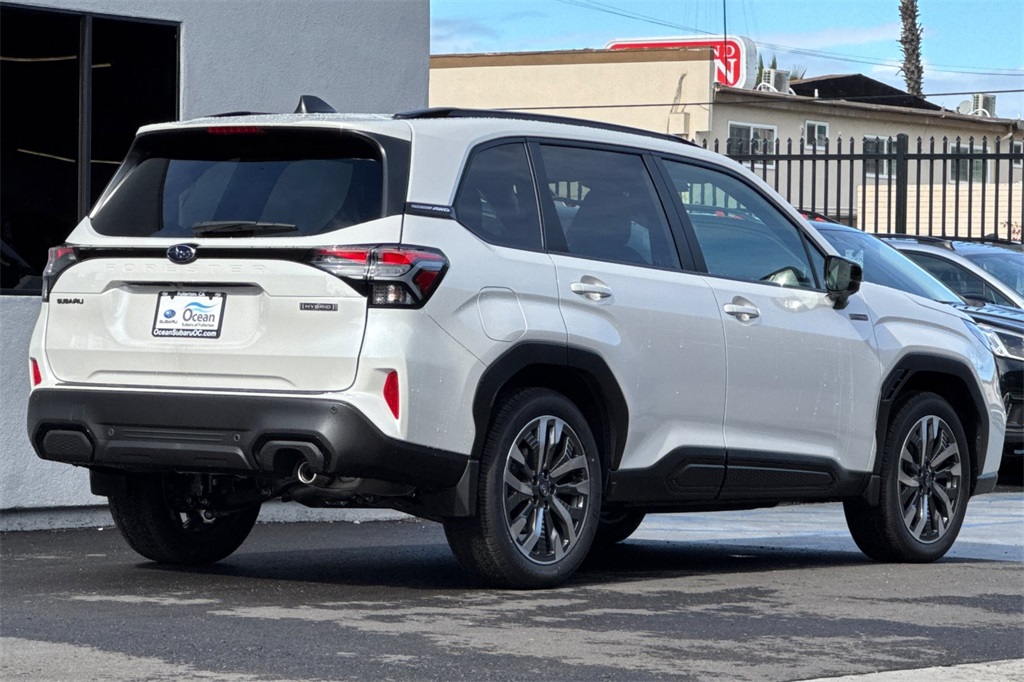 2025 Subaru Forester Touring photo 4