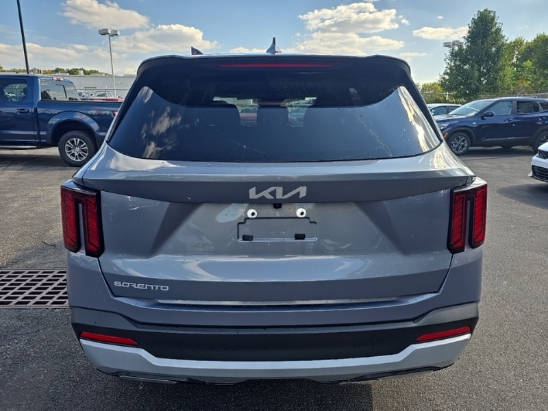 2025 Kia Sorento LX photo 6