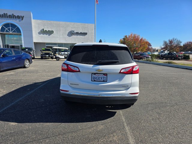 2018 Chevrolet Equinox LT photo 2