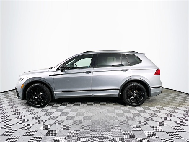2024 Volkswagen Tiguan SE R-Line Black photo 3