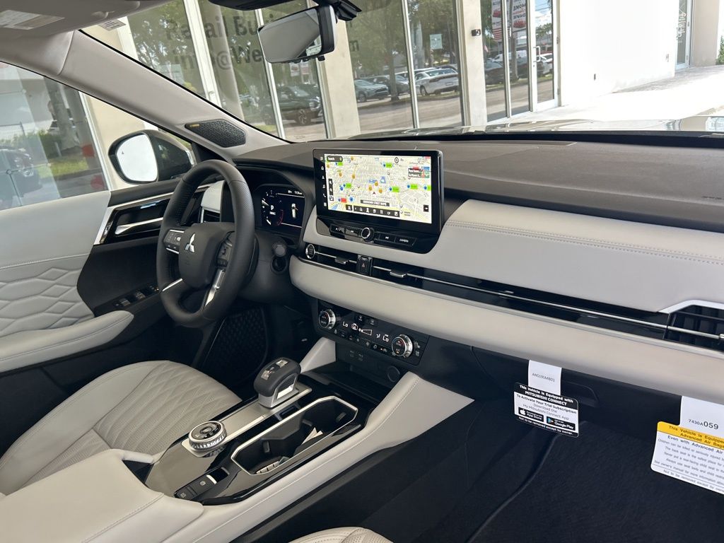 2025 Mitsubishi Outlander Black Edition photo 23