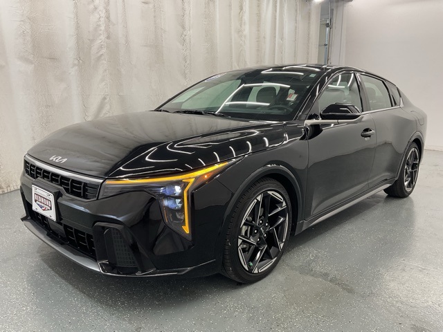 2025 Kia K4 GT-Line photo 3