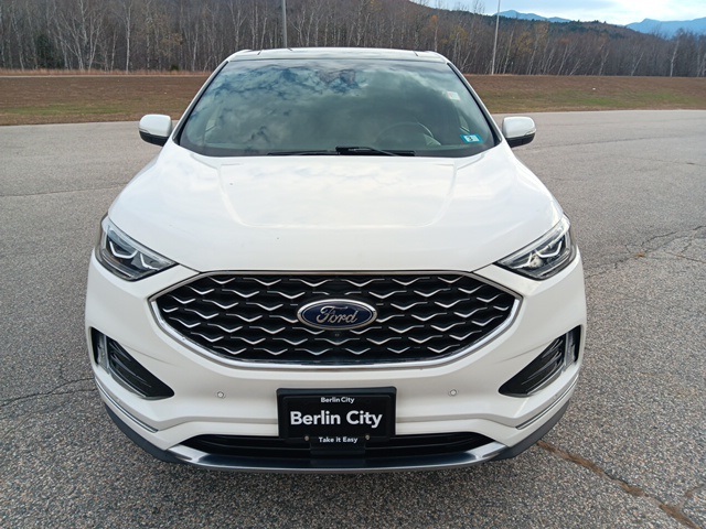 2020 Ford Edge Titanium photo 2