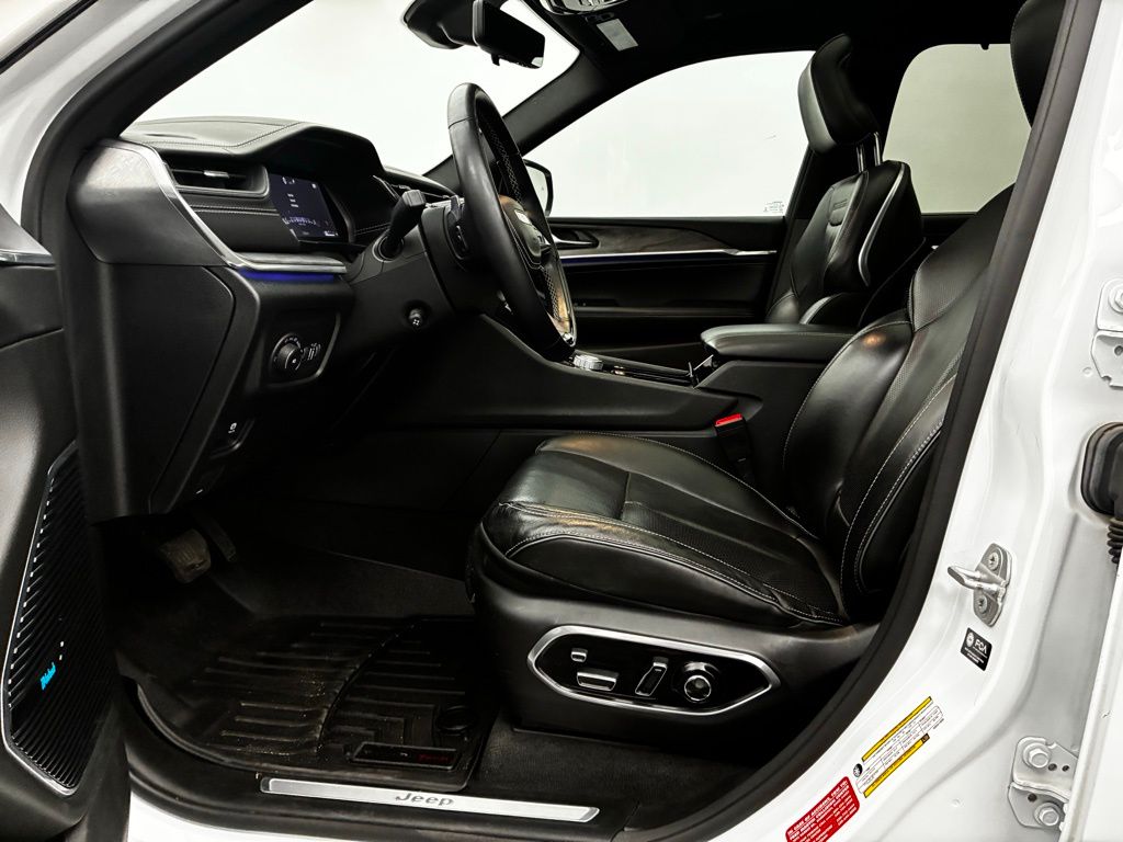 2022 Jeep Grand Cherokee Overland photo 21