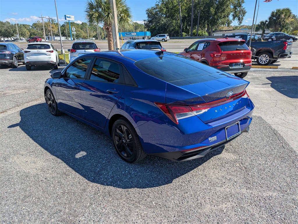 2023 Hyundai Elantra SEL photo 4