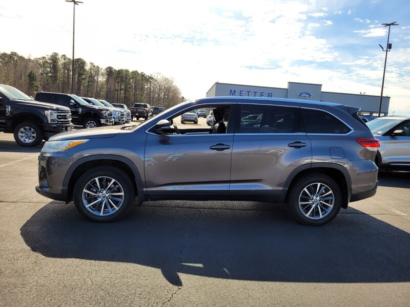 2019 Toyota Highlander XLE photo 3