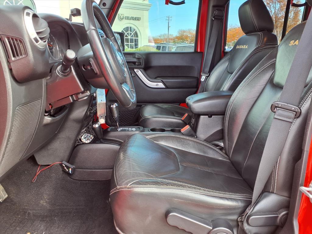 2015 Jeep Wrangler Unlimited Sahara photo 3