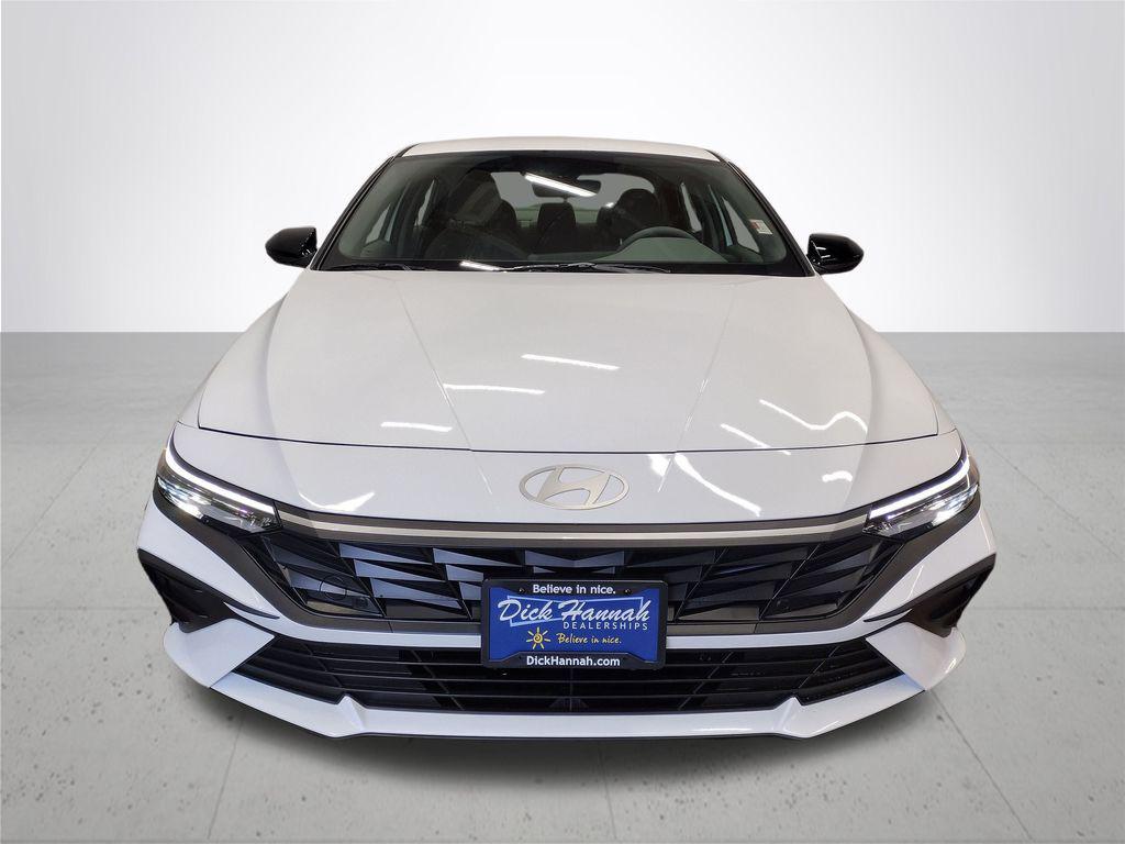 2025 Hyundai Elantra SEL Sport photo 3