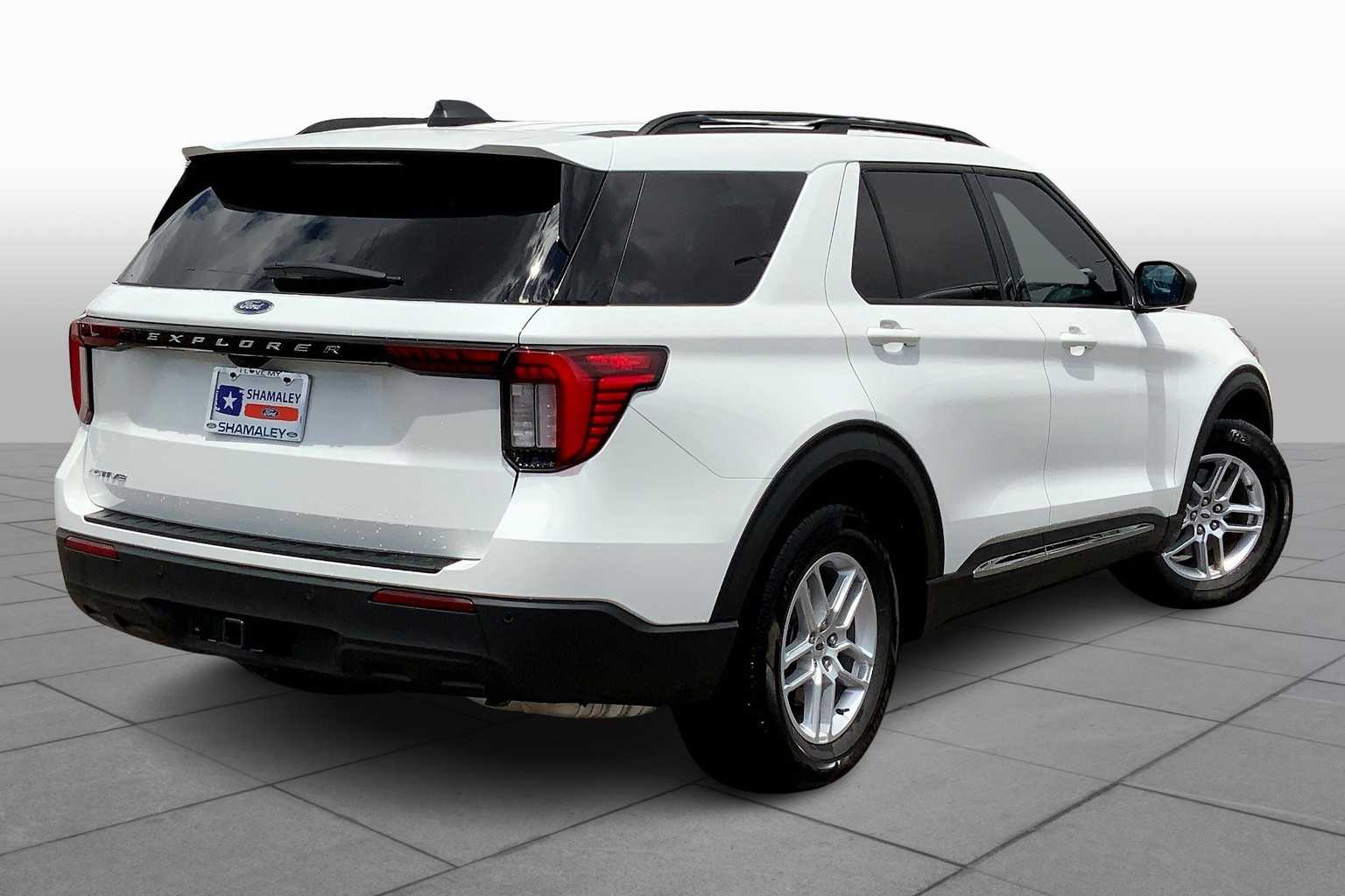 2025 Ford Explorer photo 11