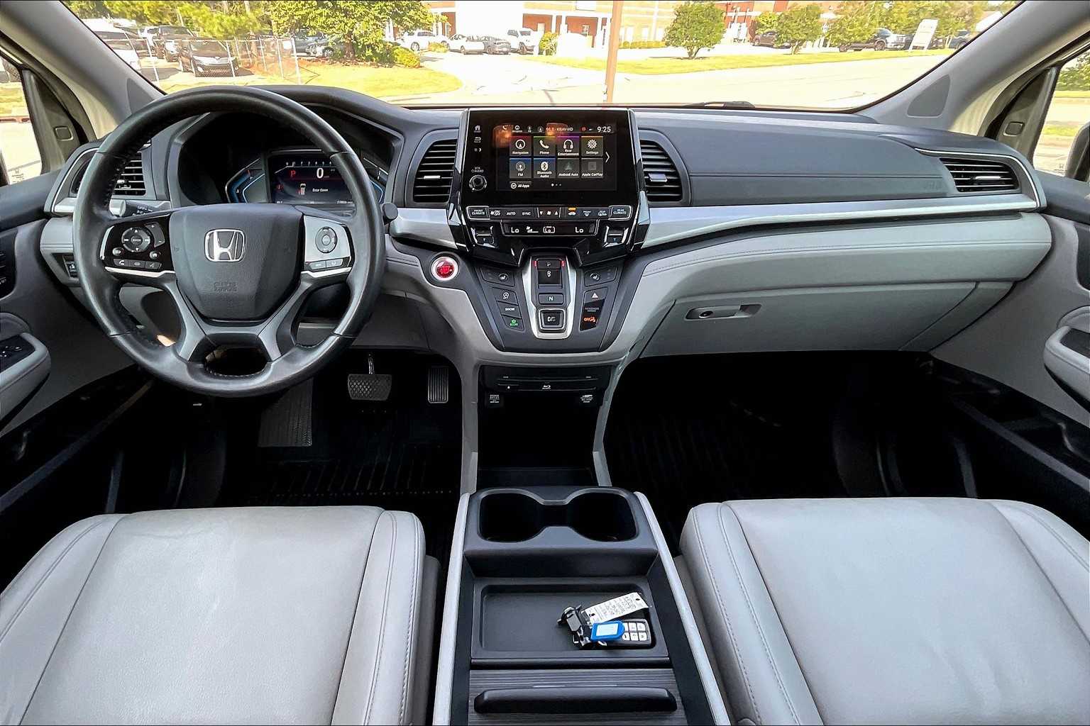 2019 Honda Odyssey Touring photo 14