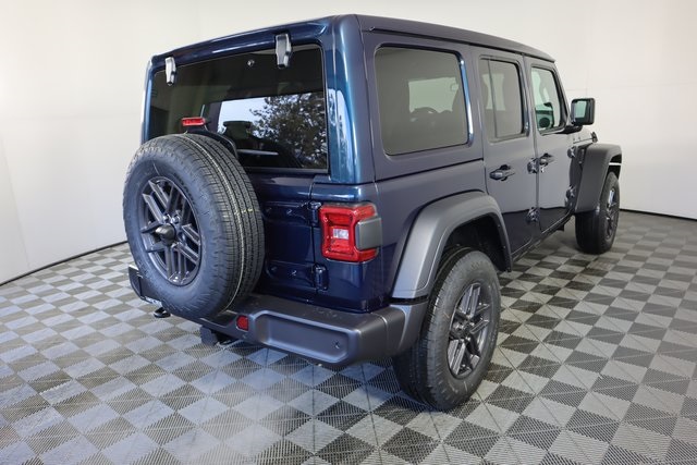 2025 Jeep Wrangler photo 4