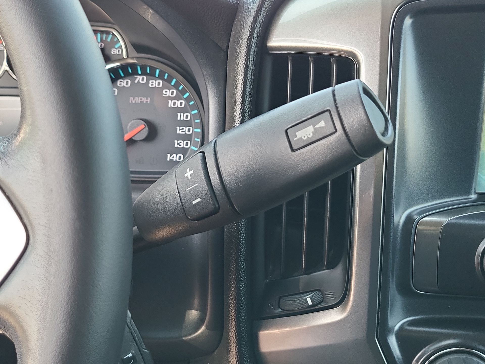 2018 Chevrolet Silverado 1500 LT photo 8