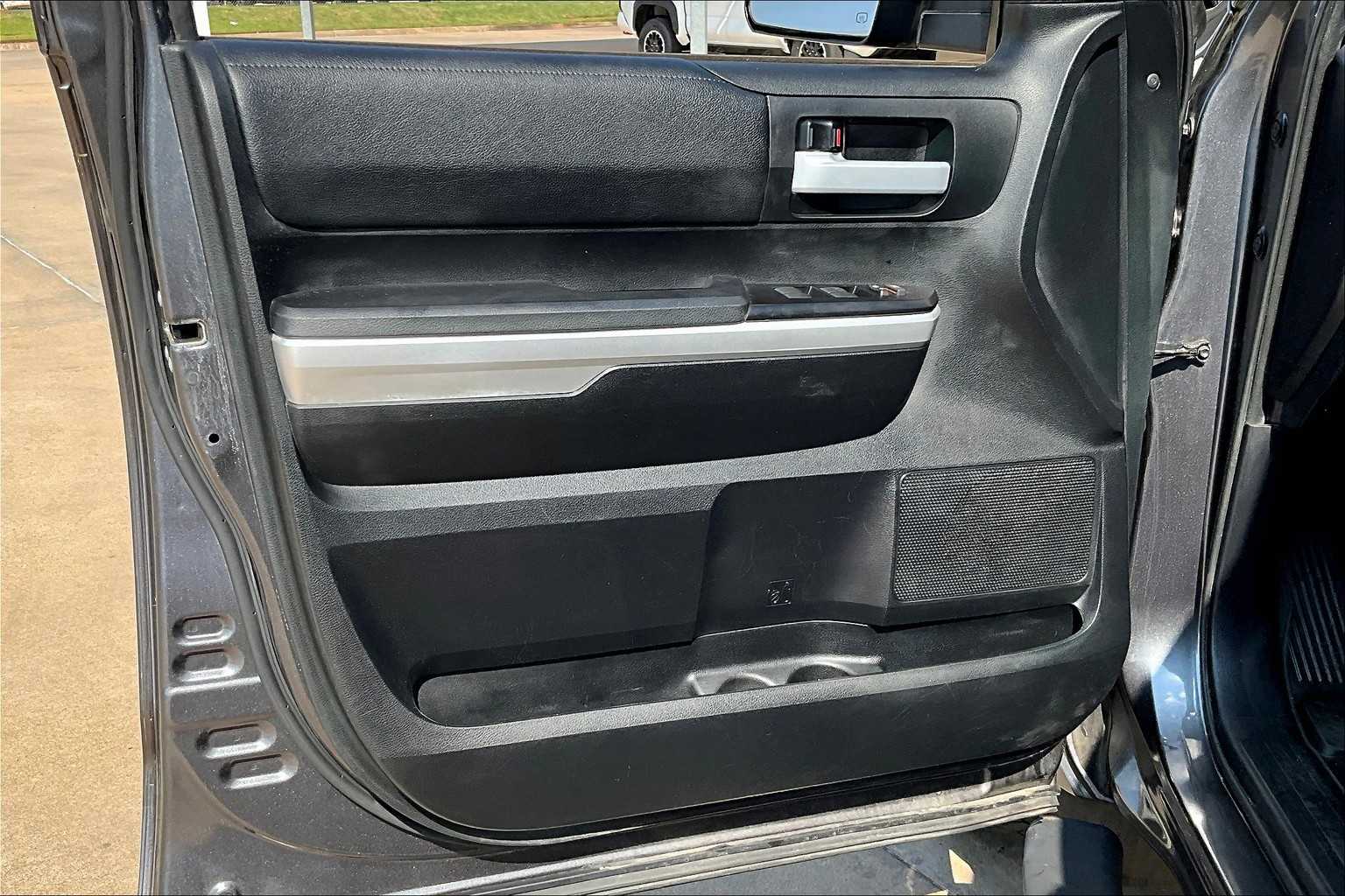 2017 Toyota Tundra SR5 photo 22