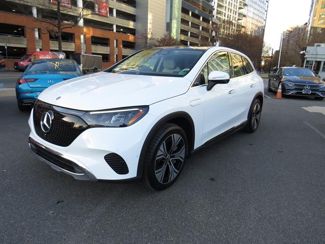 2023 Mercedes-Benz EQE SUV Base's photo