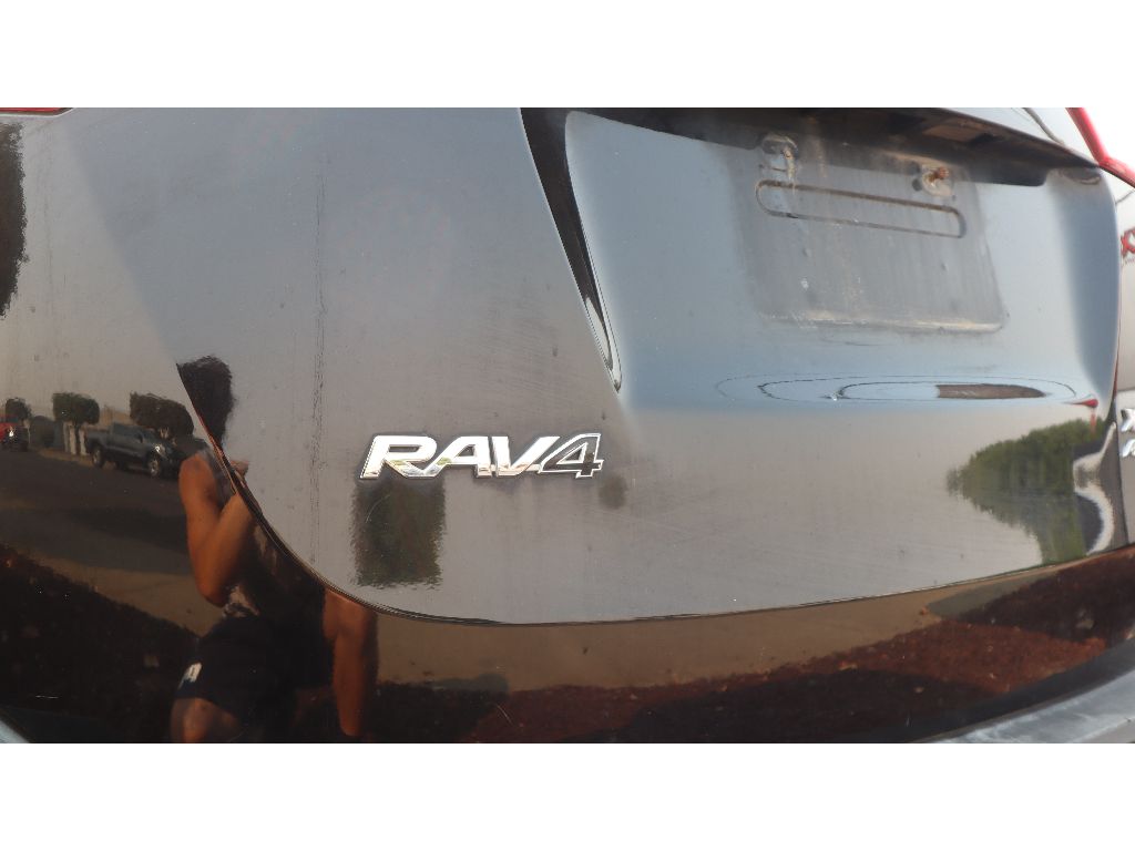 2014 Toyota RAV4 XLE photo 11