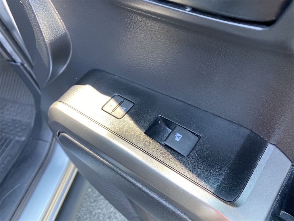 2023 Toyota Tacoma SR5 photo 29