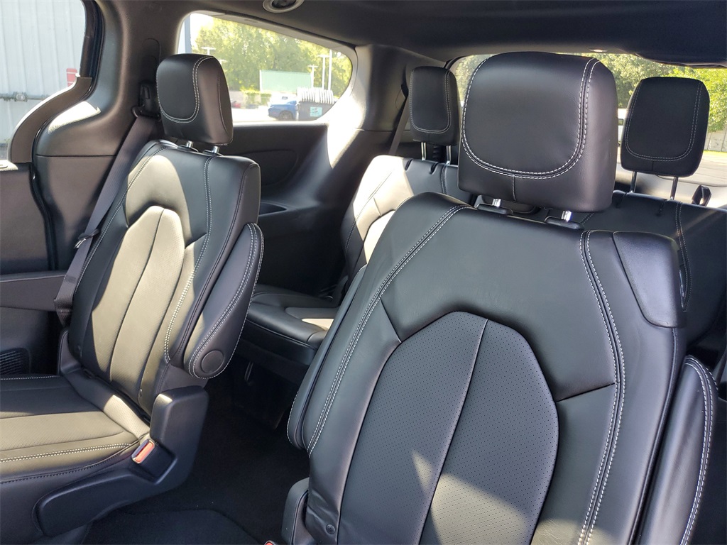 2025 Chrysler Pacifica photo 9