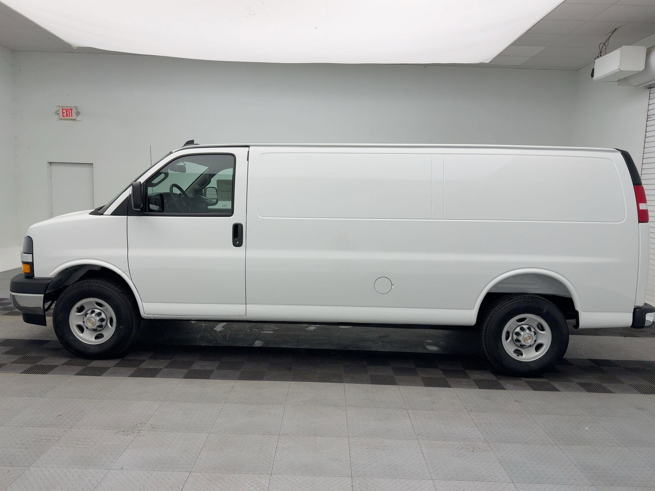 2025 Chevrolet Express Cargo 2500 photo 2
