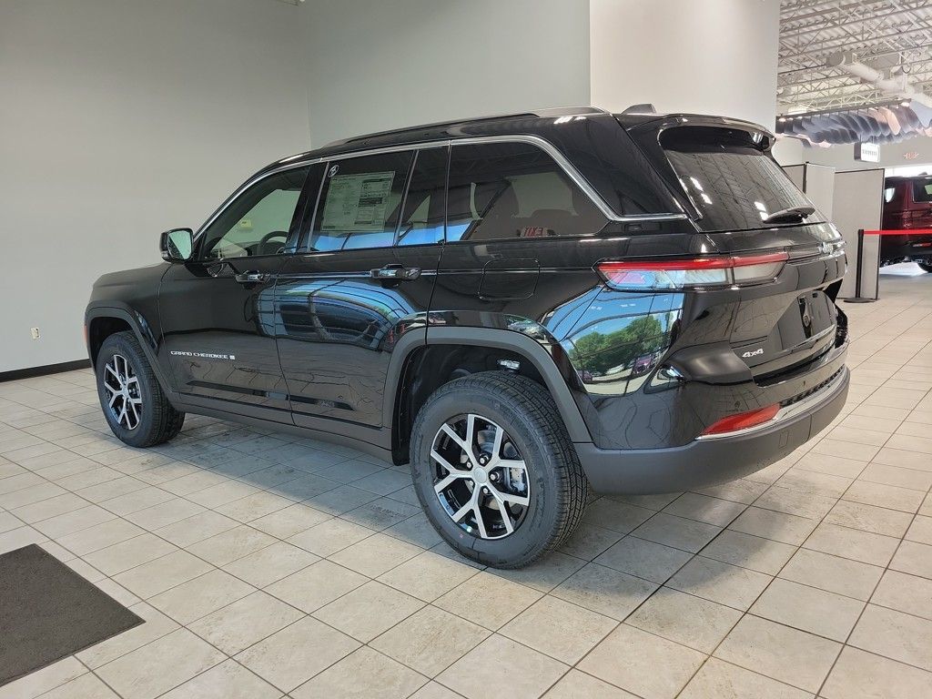 2025 Jeep Grand Cherokee Limited photo 4