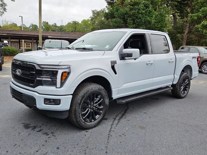 2025 Ford F-150 Lariat photo 3