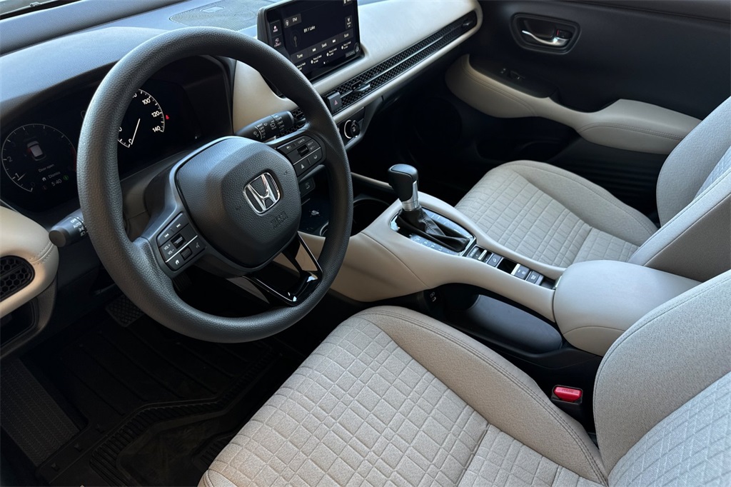 2026 Honda HR-V LX photo 9