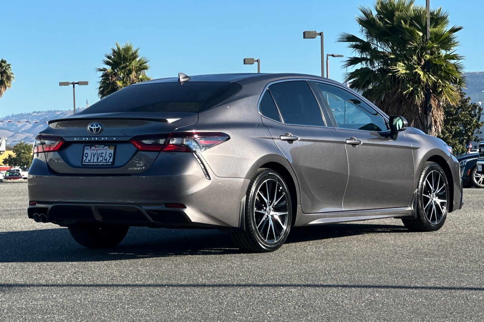 2024 Toyota Camry Hybrid SE photo 4