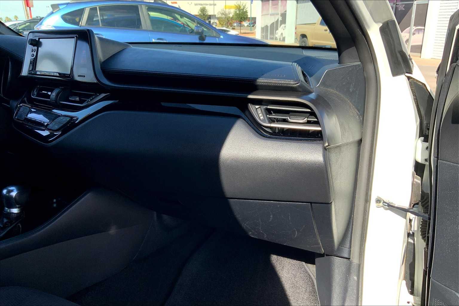 2018 Toyota C-HR XLE photo 16