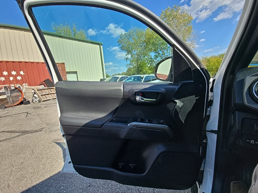 2021 Toyota Tacoma TRD Off-Road photo 19