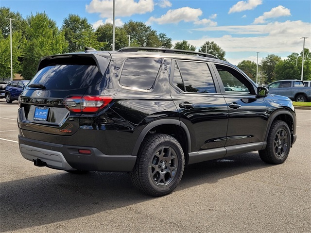 2025 Honda Pilot TrailSport photo 2