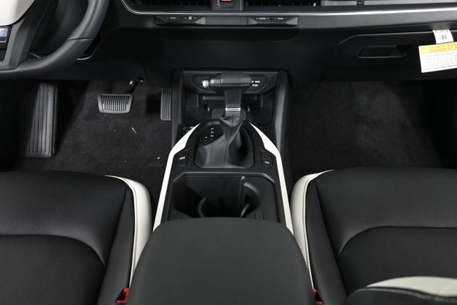 2025 Kia K4 GT-Line photo 10