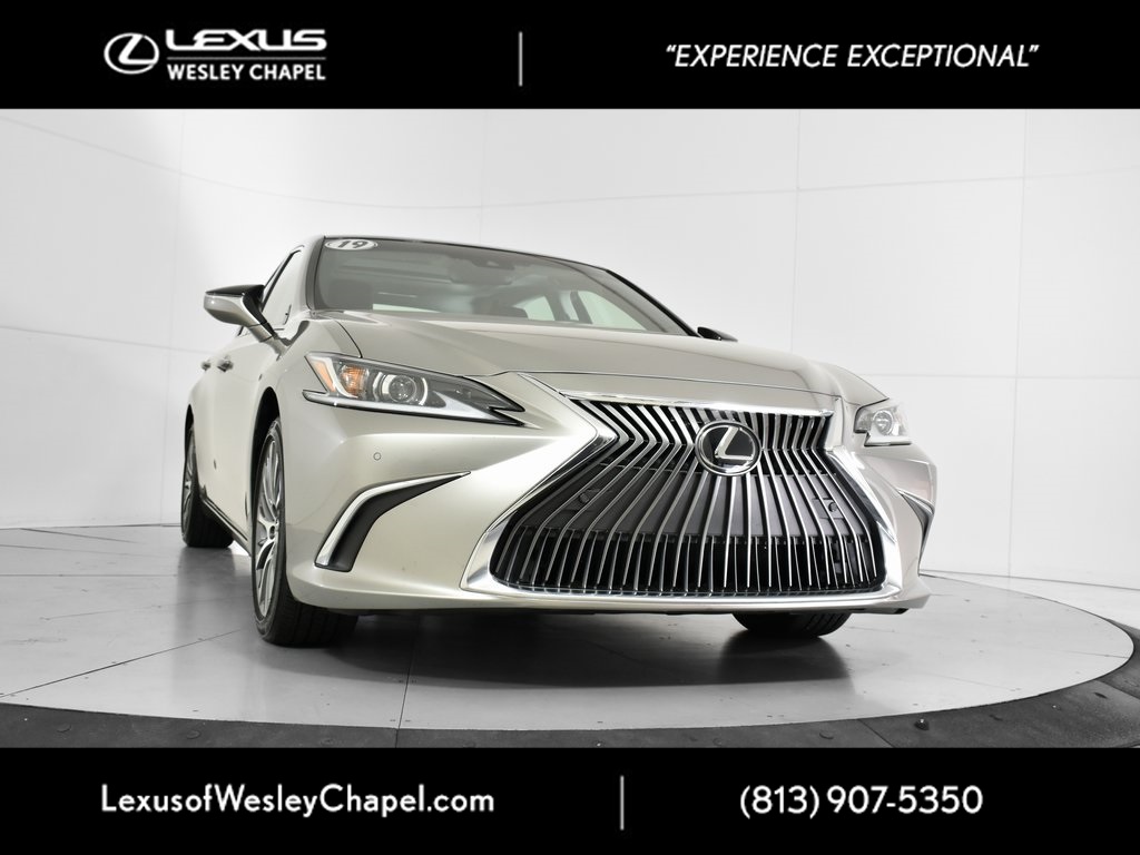 2019 Lexus ES 350's photo