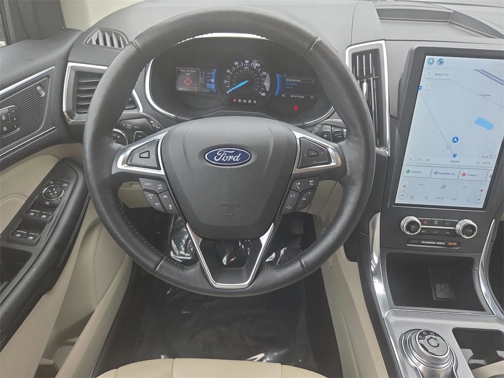 2021 Ford Edge Titanium photo 11