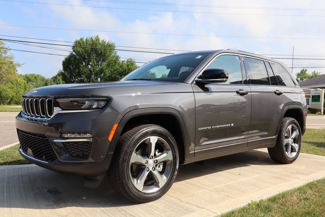 2025 Jeep Grand Cherokee Limited photo 7