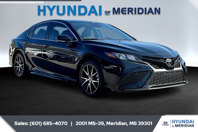 2023 Toyota Camry SE's photo