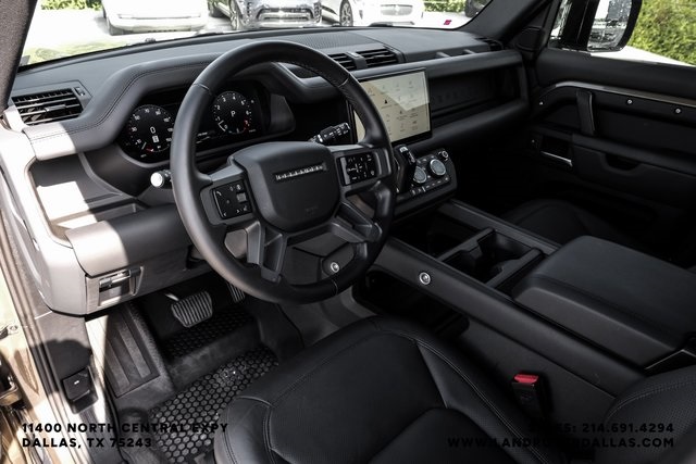 2025 Land Rover Defender 110 X-Dynamic SE photo 2