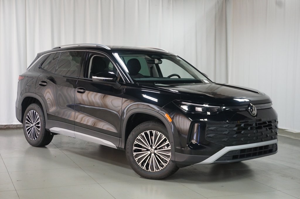 2025 Volkswagen Tiguan S photo 3