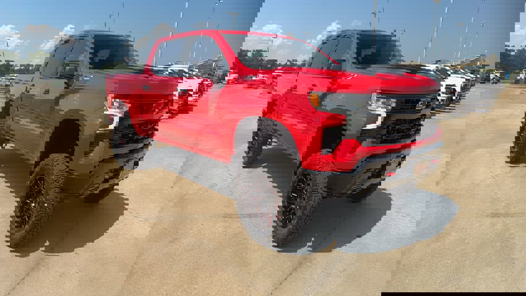 2023 Chevrolet Silverado 1500 LT Trail Boss photo 2