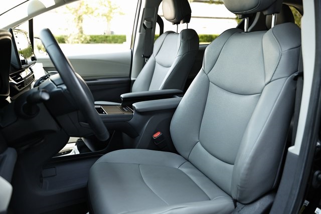 2024 Toyota Sienna XLE photo 19