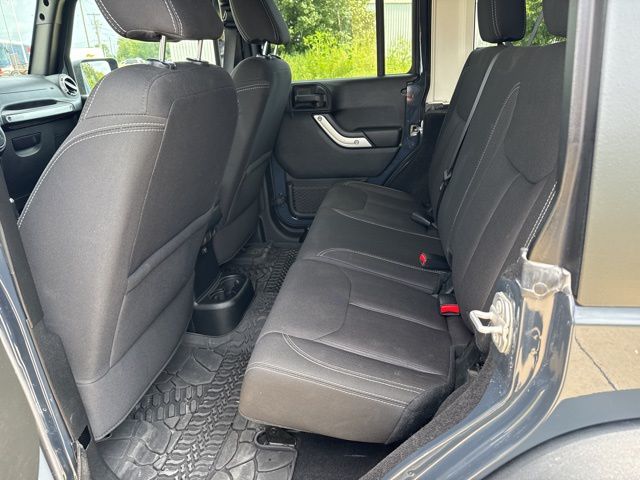 2017 Jeep Wrangler Unlimited Rubicon photo 11
