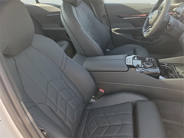 2026 Bmw 550e xDrive photo 17