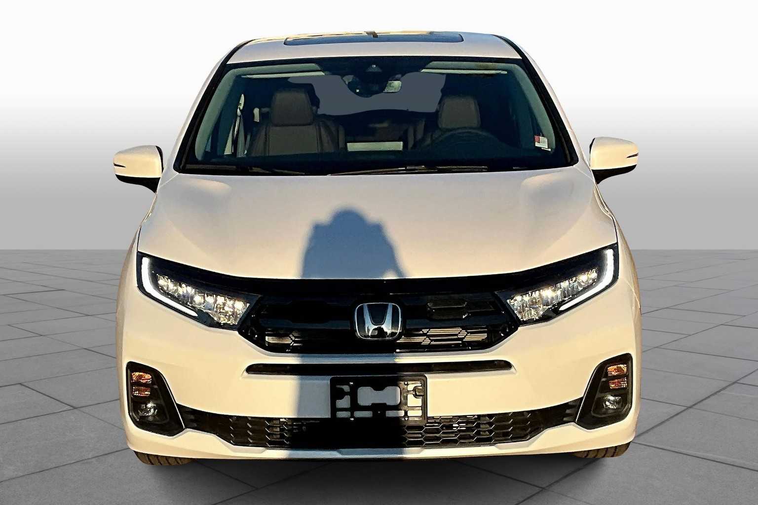 2025 Honda Odyssey Touring photo 3