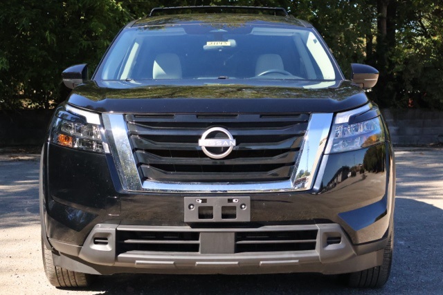 2023 Nissan Pathfinder SV photo 2