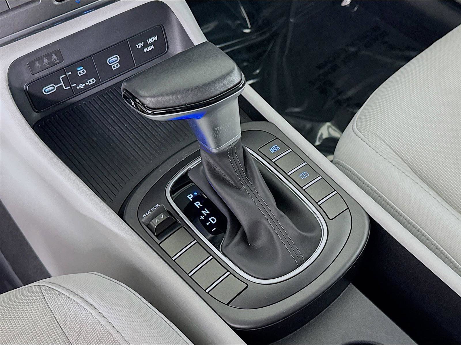 2024 Hyundai Kona SEL photo 16