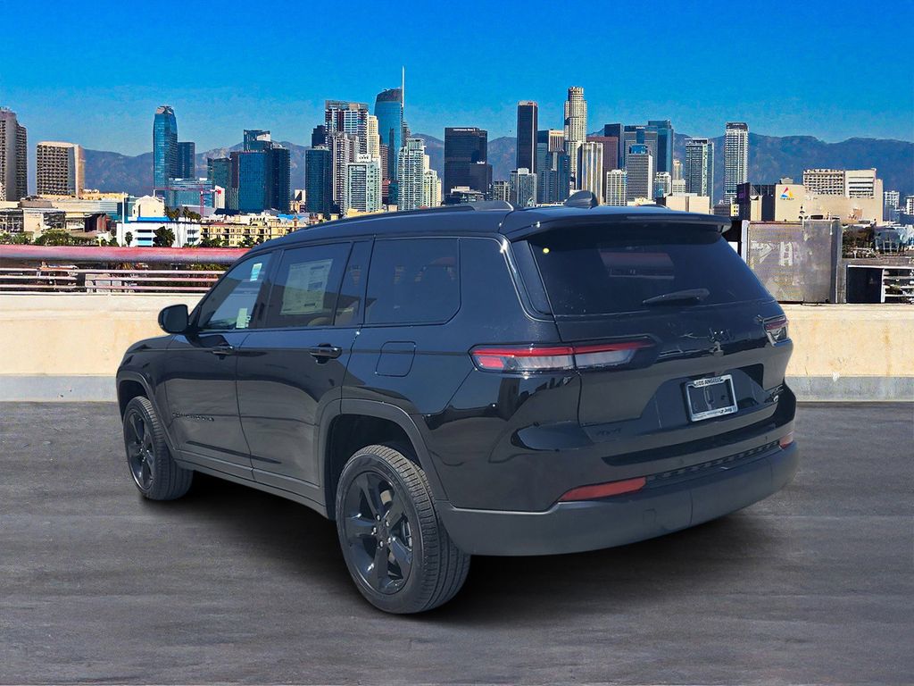 2025 Jeep Grand Cherokee Limited photo 2