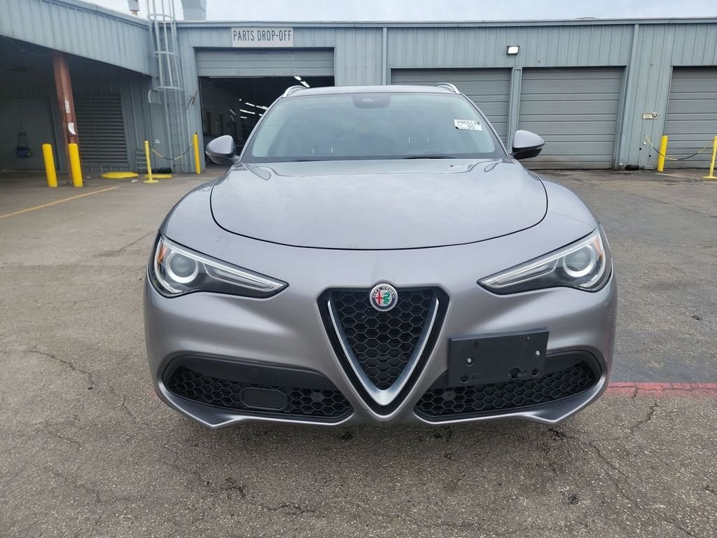 2018 Alfa Romeo Stelvio Ti photo 3