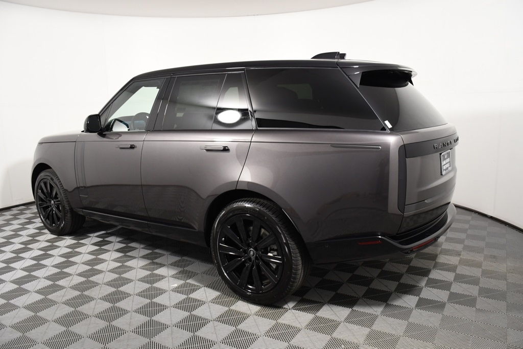 2025 Land Rover Range Rover SE photo 3