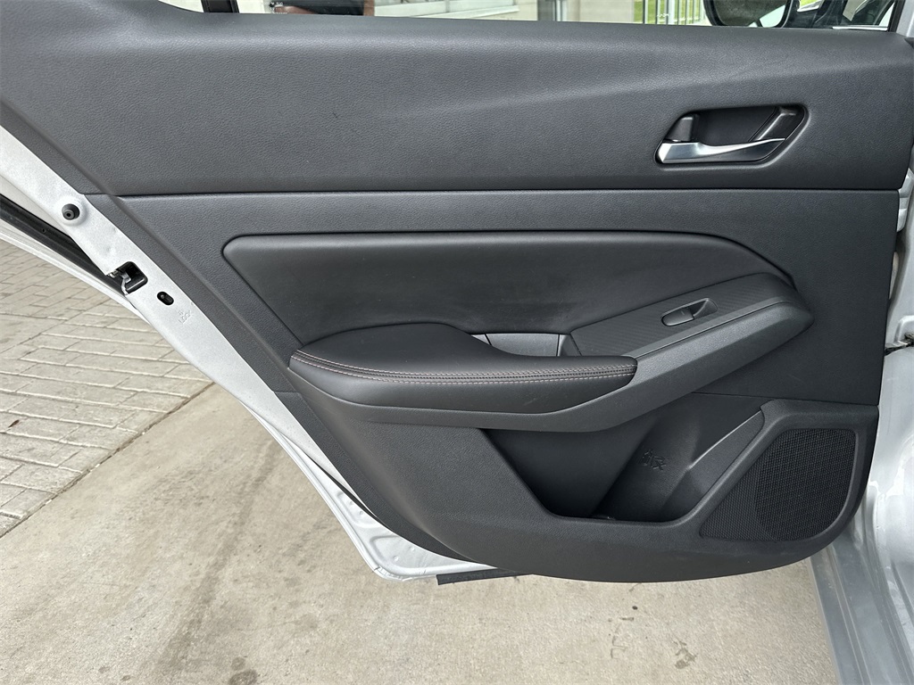 2022 Nissan Altima 2.5 SR photo 25