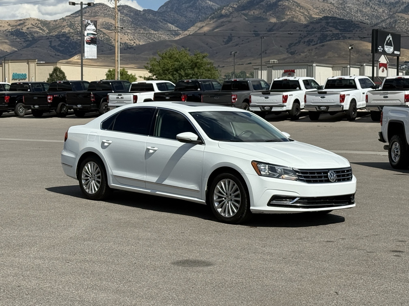 2017 Volkswagen Passat SE photo 2