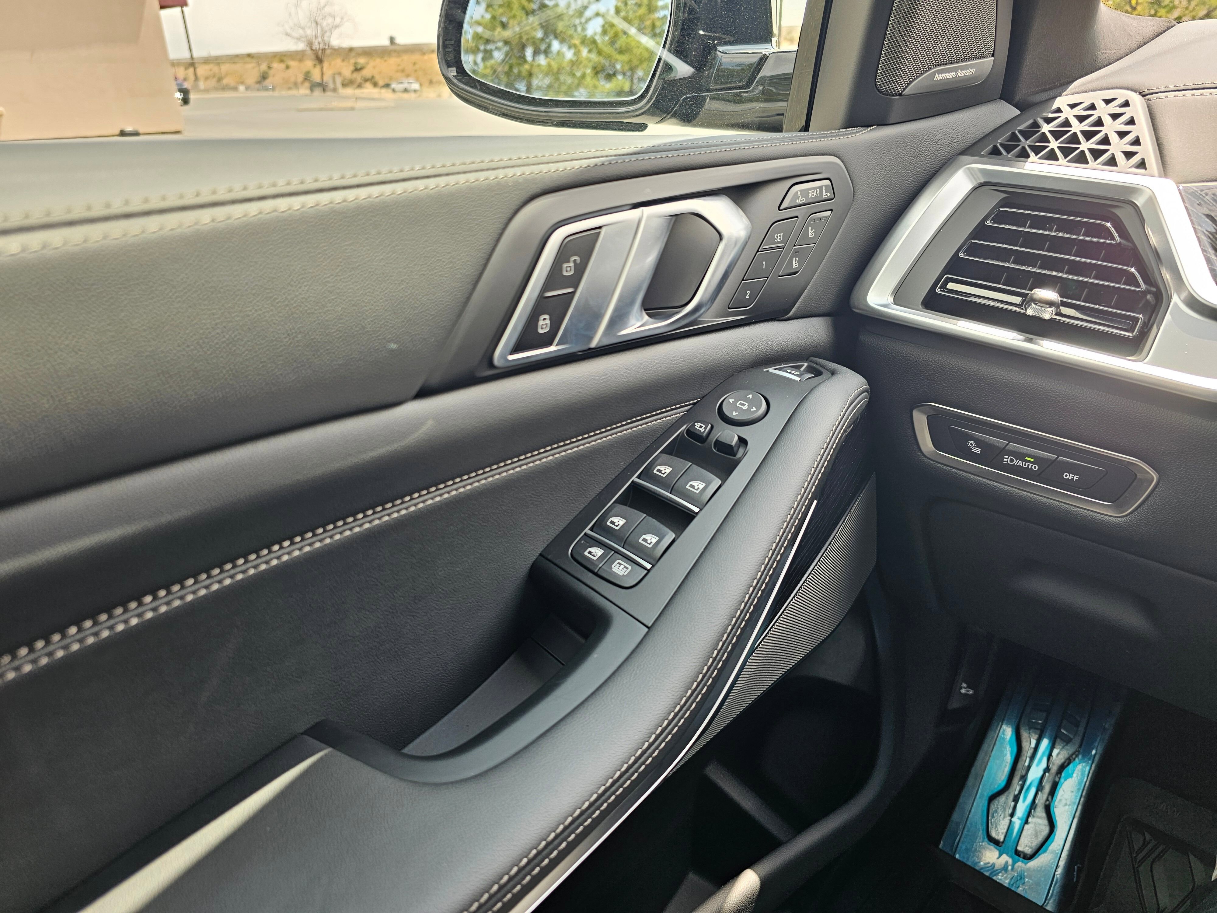 New 2026 Black Sapphire Metallic BMW M60i image 28