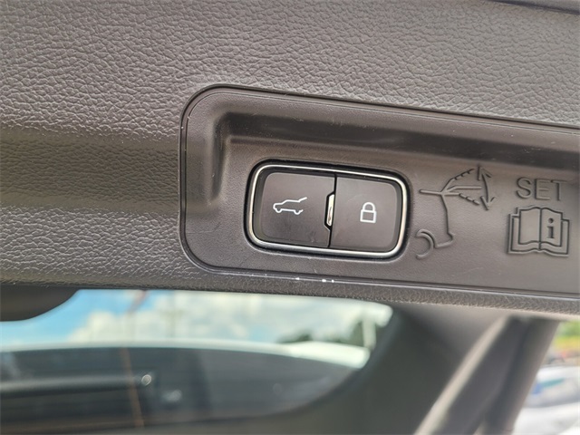 2024 Ford Explorer Limited photo 12